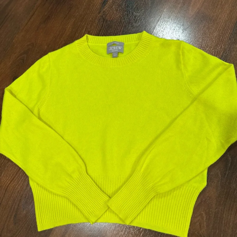 J. Crew Cropped 100% cashmere crew-neck sweater Size M Lemon Sorbet color - Picture 4 of 10
